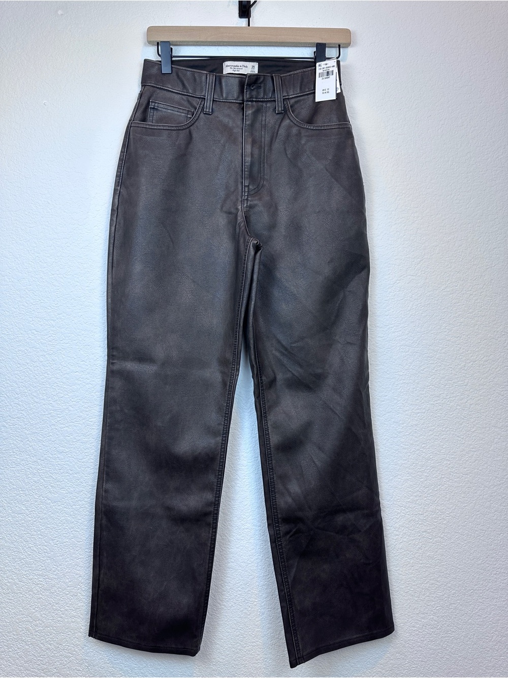 Abercrombie 90s Relaxed High Rise Vegan Leather Pants 25 Short NWT